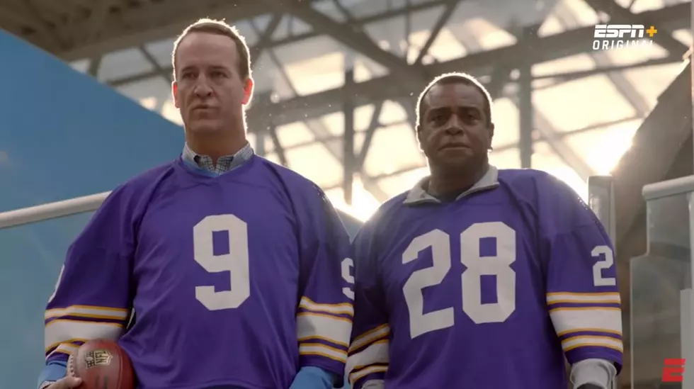 NFL Legend Recreates Minnesota Vikings History At The Mall Of America