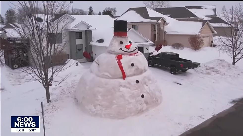Minnesota Family’s Spectacular 30-Foot Snowman Is The Talk Of The Neighborhood