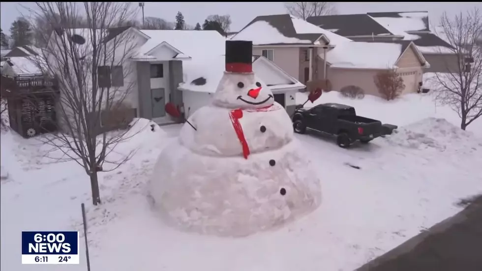 Minnesota Family&#8217;s Spectacular 30-Foot Snowman Is The Talk Of The Neighborhood