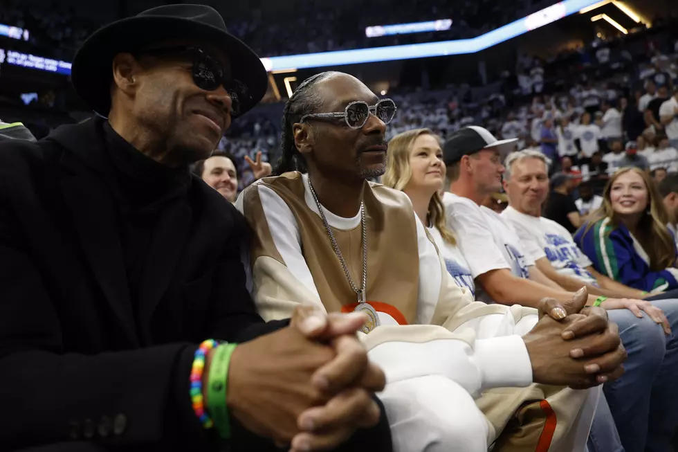 Snoop Dogg Left Stunned at Player/Fan Interaction at Timberwolves Game