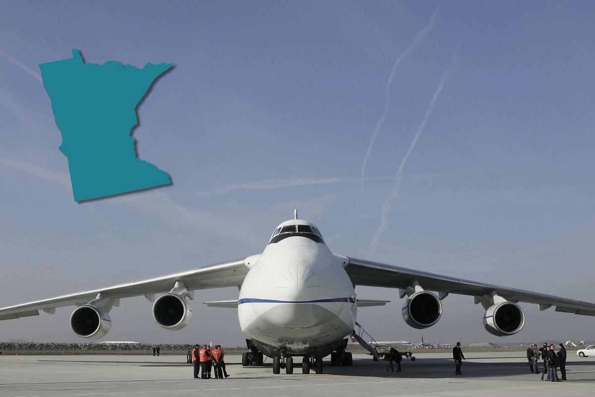 World's Largest Cargo Plane Lands at Minneapolis Airport, image size:1200x800