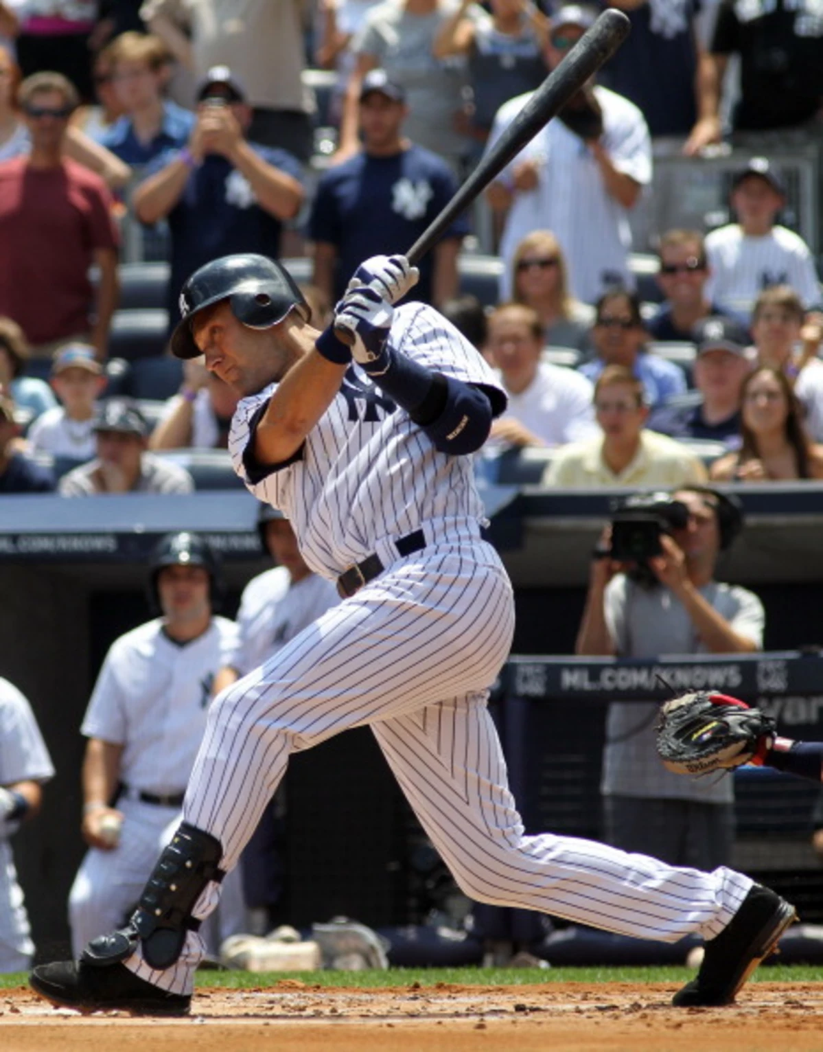 Tip Your Cap to Derek Jeter, First Yankee to Get 3000 Hits [Video]