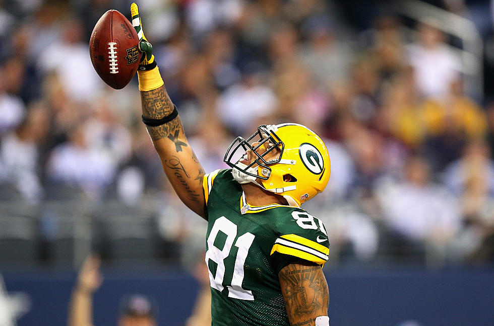 Packers Beat Cowboys 37-36 With Huge Rally to Keep Playoff Hopes Alive