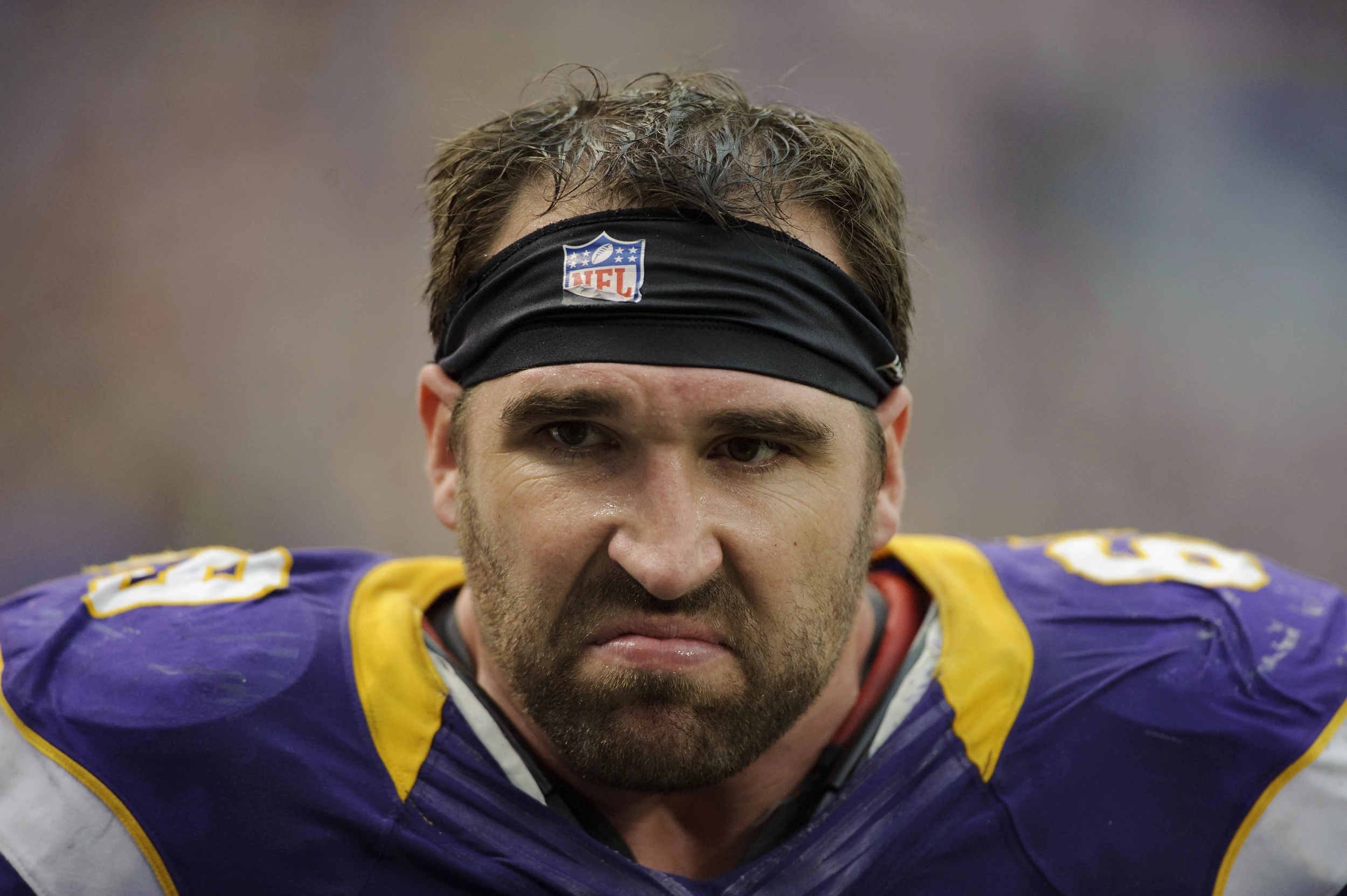 Vikings' Jared Allen gets bloody nose from Buccaneers' Donald Penn