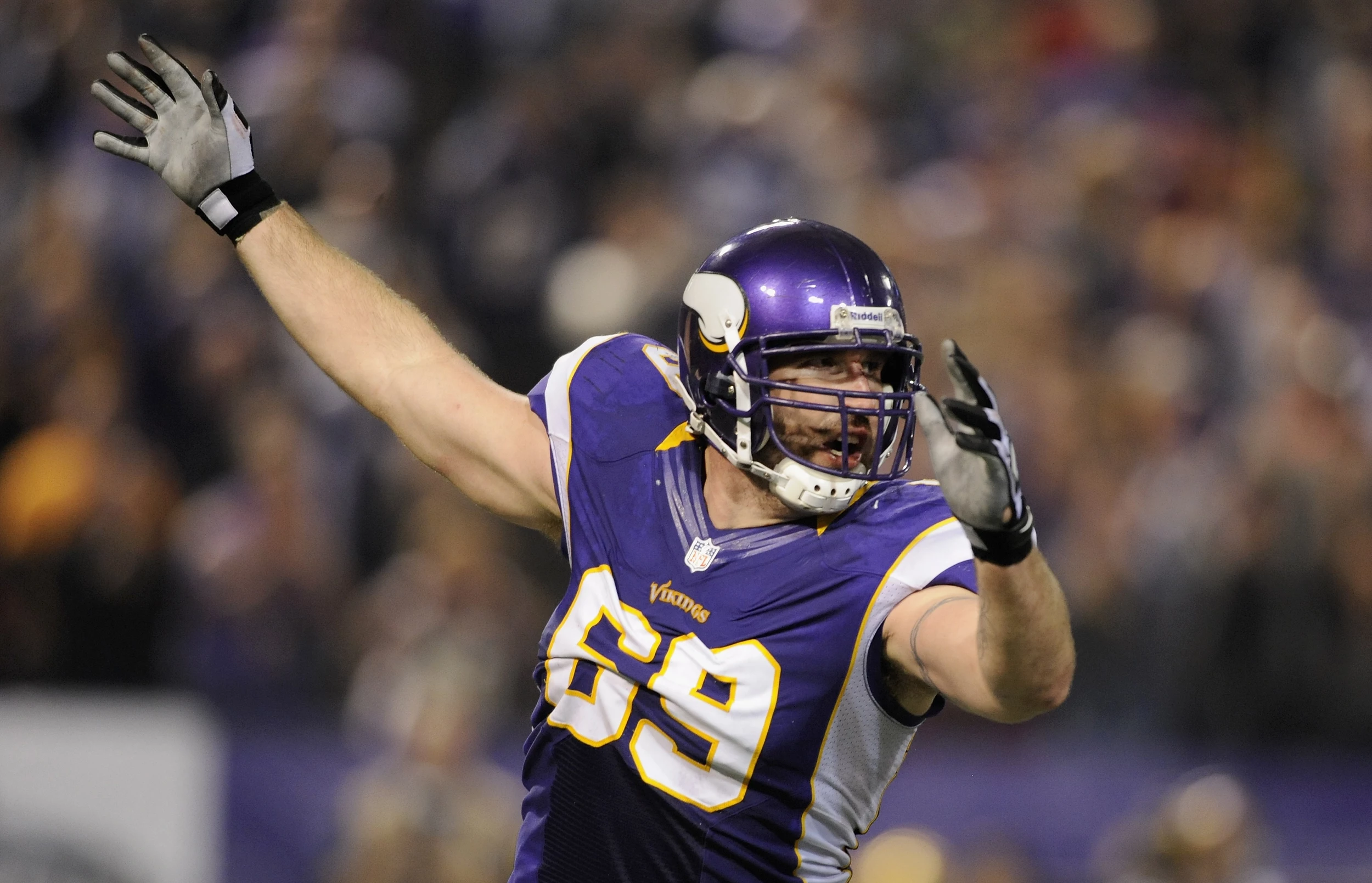 Vikings' Jared Allen gets bloody nose from Buccaneers' Donald Penn