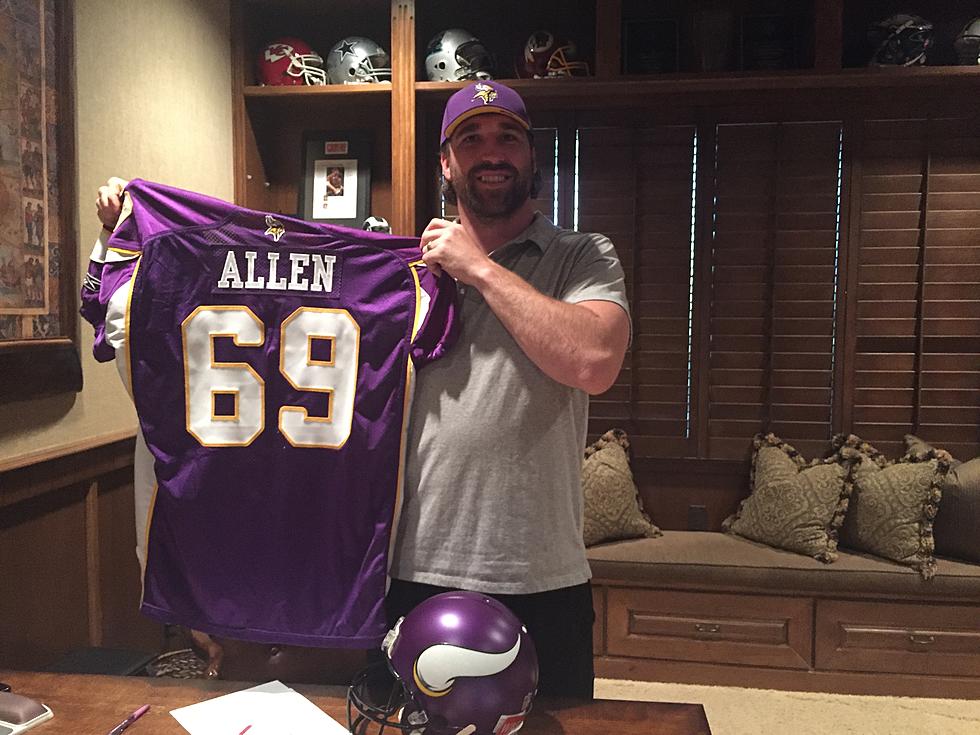 Jared Allen Signs One-Day Contract and Retires a Viking