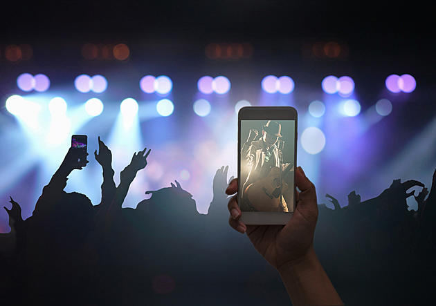 Should Mobile Phones Be Banned At Concerts?