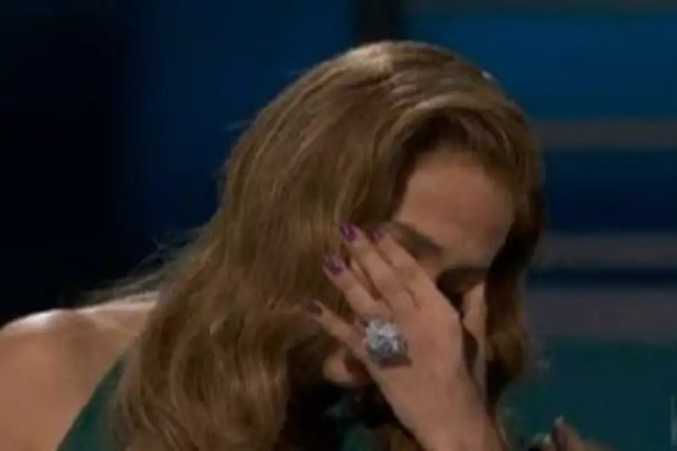 Jennifer Lopez Breaks Down On American Idol, Again [VIDEO]