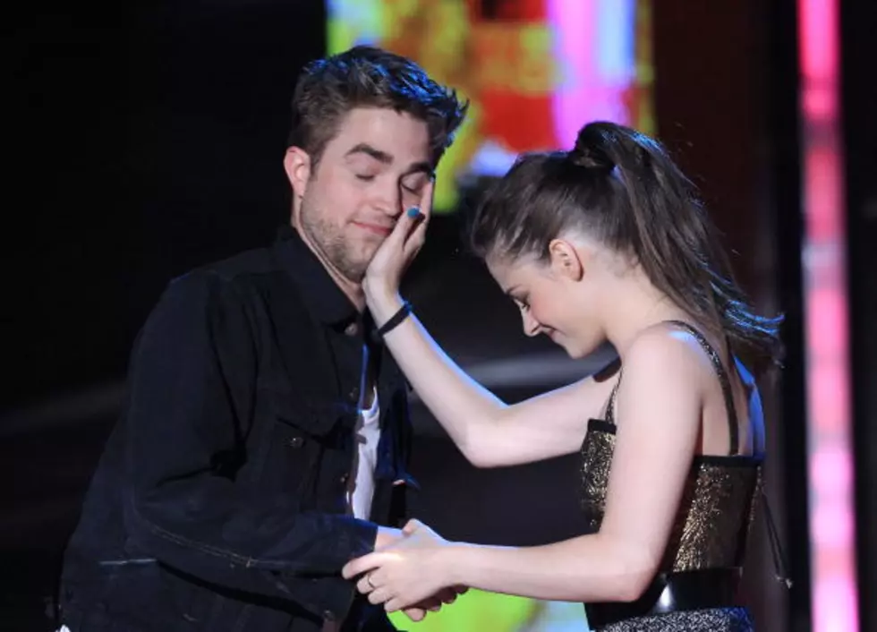 Kristen Stewart And Robert Pattinson Are Actually A Couple