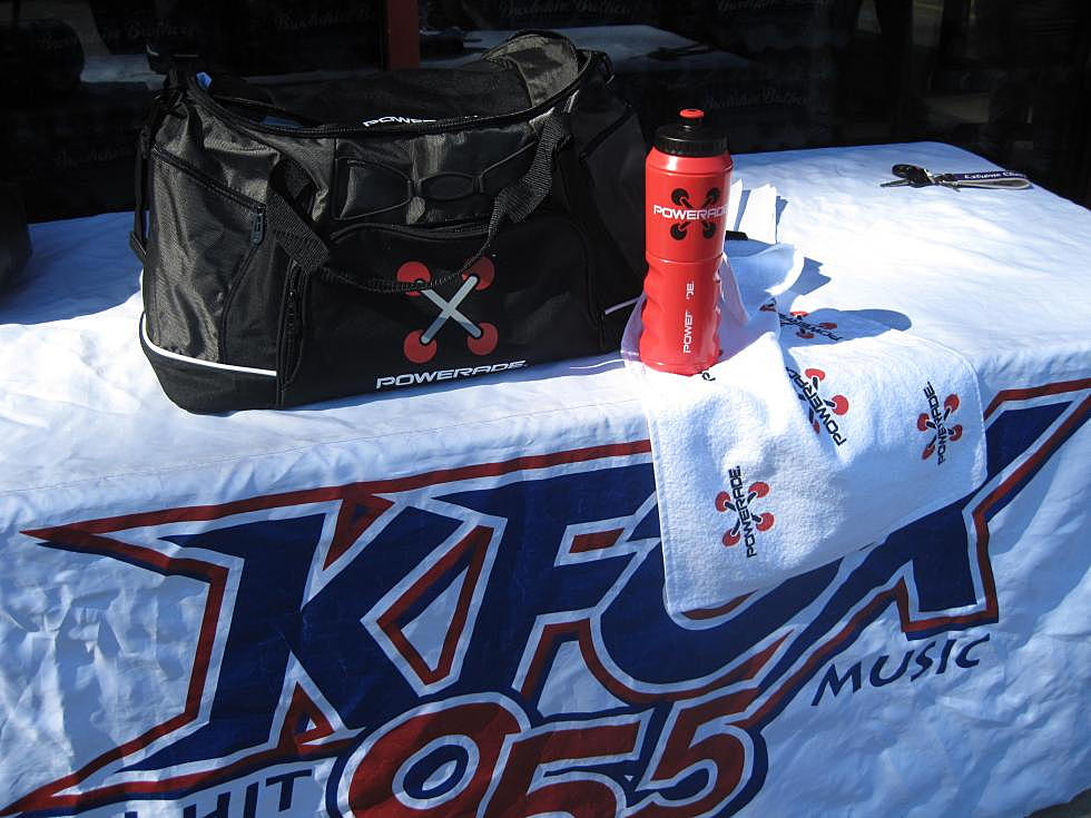 KFox Hot Stops Making Listeners Winners! [PICTURES]