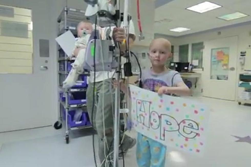 Kelly Clarkson’s ‘Stronger’ Performed by Cancer Patients at Seattle Children’s Hospital