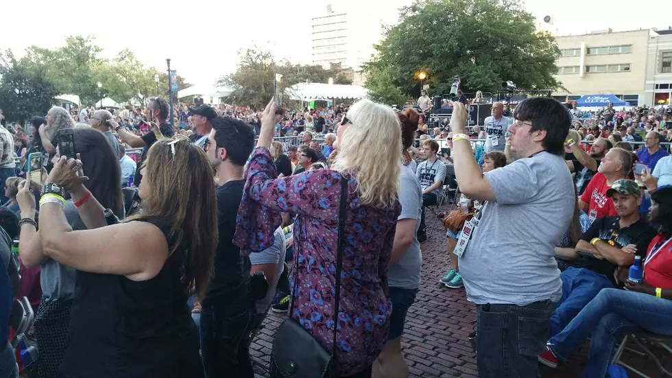 ‘Rock the Square’ Fans Experience The Show Through Smart Phones
