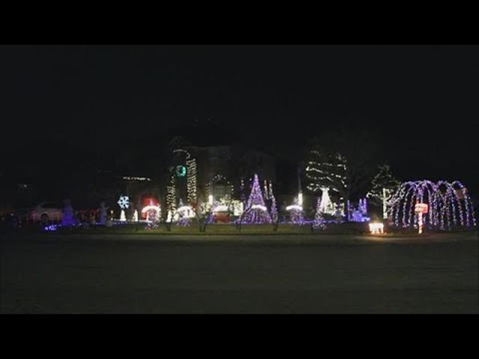 Texas Family Goes Viral With Christmas Light Display