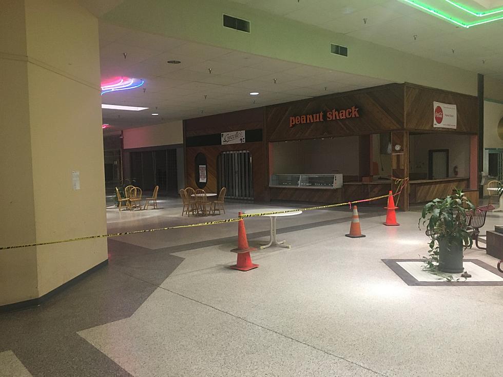 More Stores Closing: What’s Next For University Mall? [PICTURES]