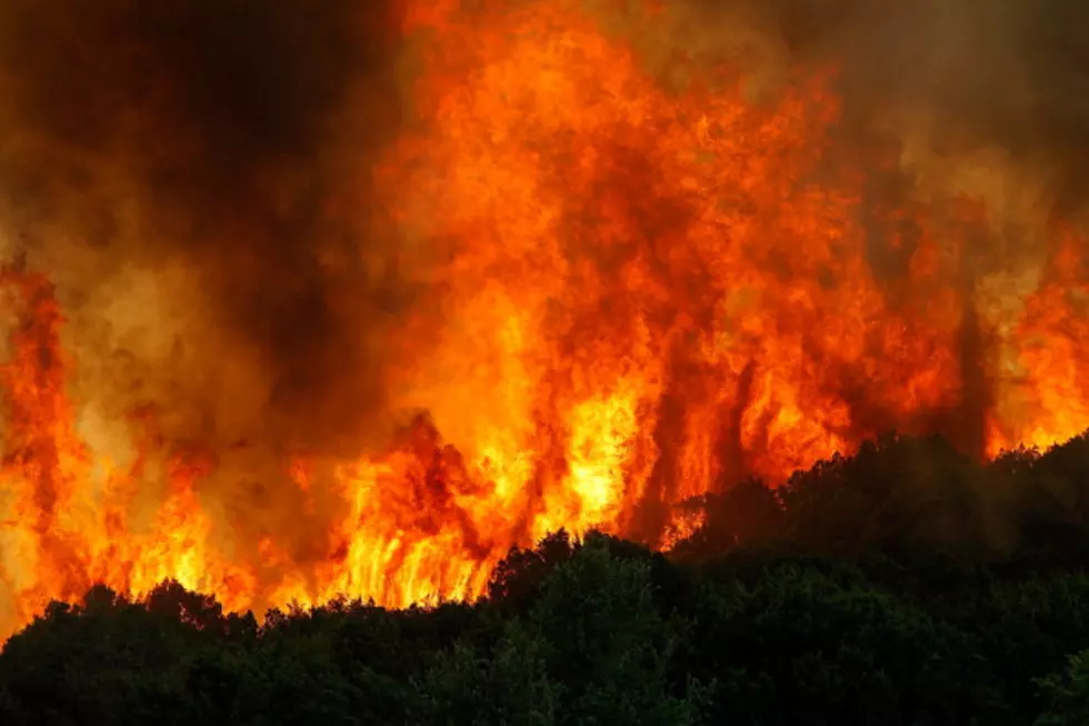 Perry Blasts Slow Federal Response as Texas Wildfires Flare Up Again