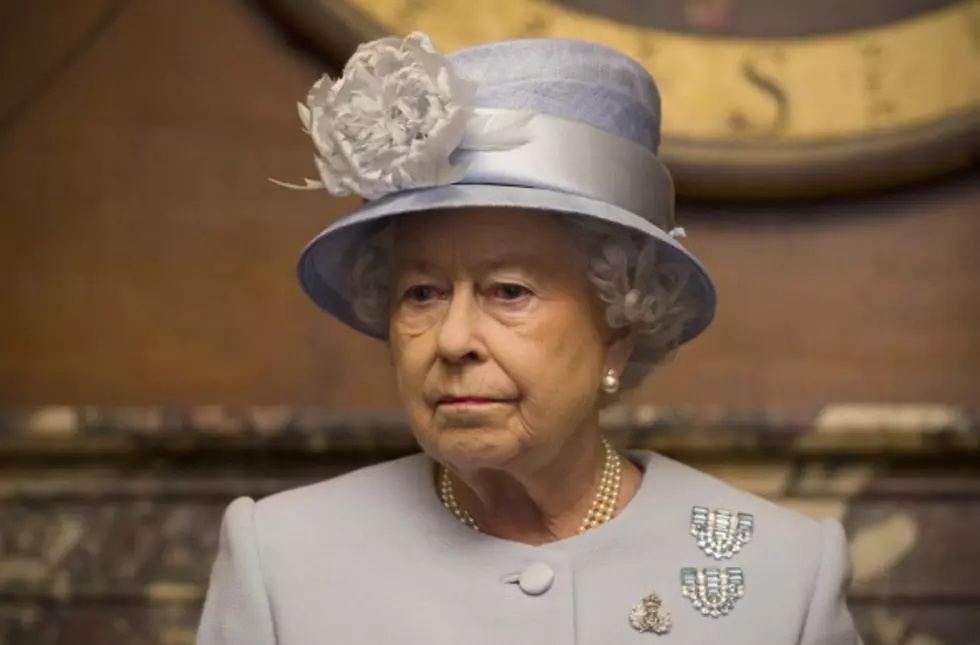 Queen&#8217;s Pay Frozen in UK Austerity Measures