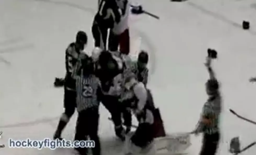 Hockey Player Steve MacIntyre Goes Nuts Picking Fight [VIDEO]