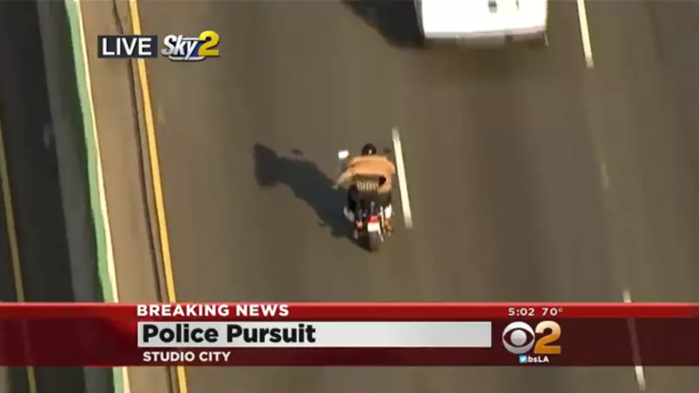 Police Chase: Suspect Tricks Police By Taking Off Coat + Walking Away