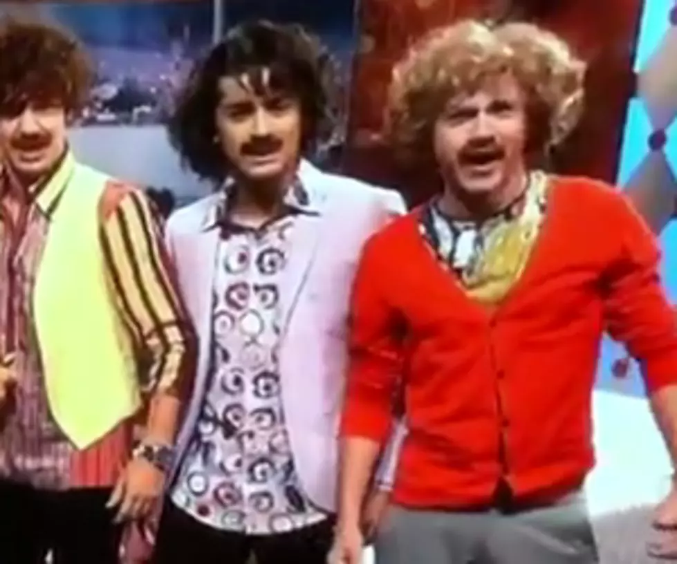 One Direction Appears in Saturday Night Live Sketch, Perform Two Numbers