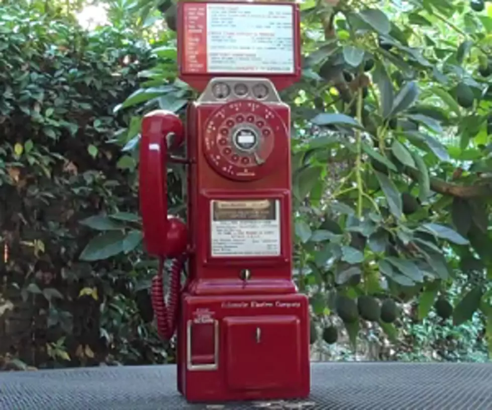 Maroon 5 Concerned Fans Wouldn&#8217;t Know What a Payphone Is.[VIDEO]