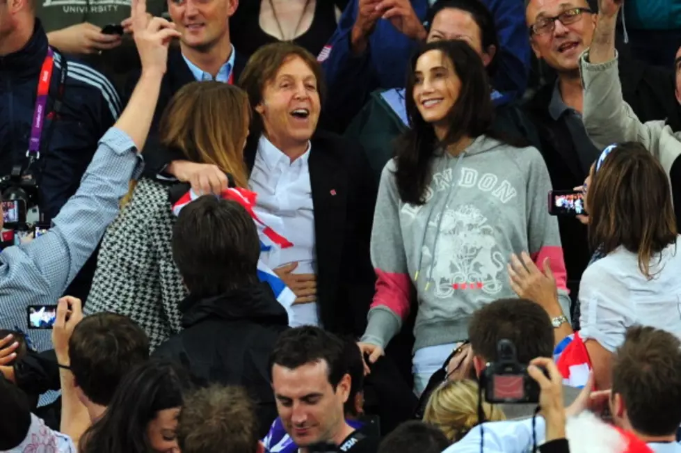 Paul McCartney Sings Along With The Crowd to British Gold Medalists [VIDEO]