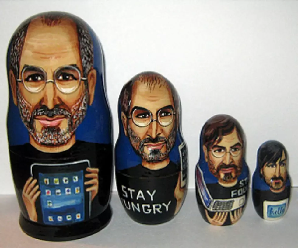 Russians Unveil Giant iPhone Tribute to Steve Jobs