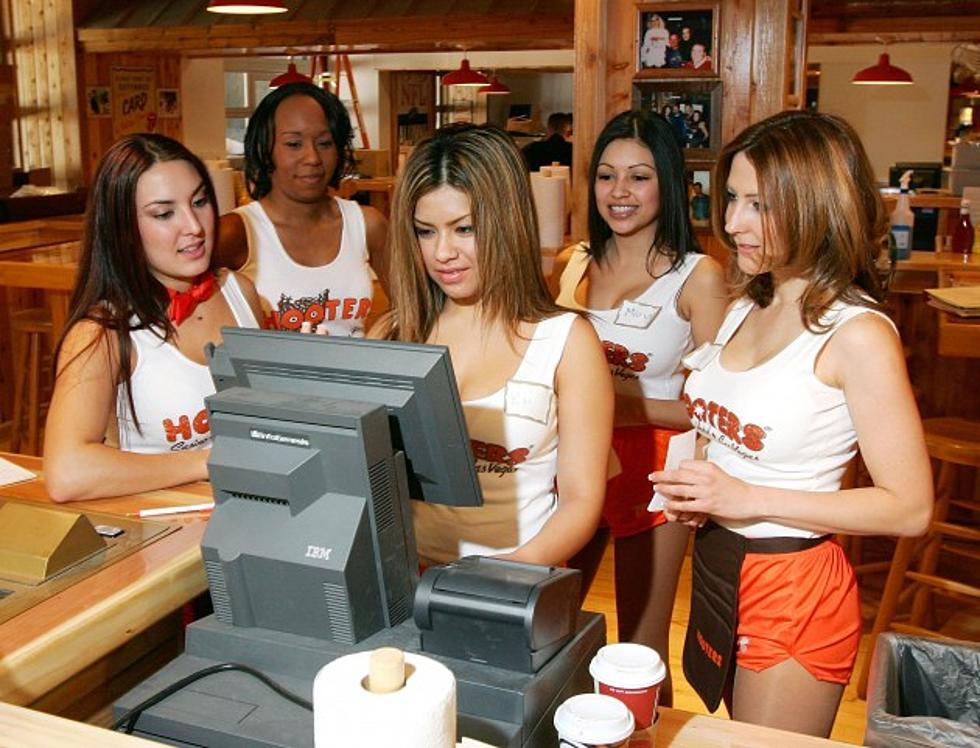 Hooters Breastaurants to Get Facelifts [POLL]