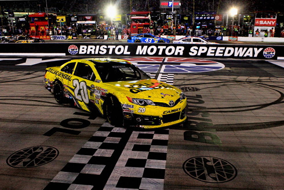 Matt Kenseth Edges Out Kasey Kahne for Victory at Bristol Speedway [VIDEO]