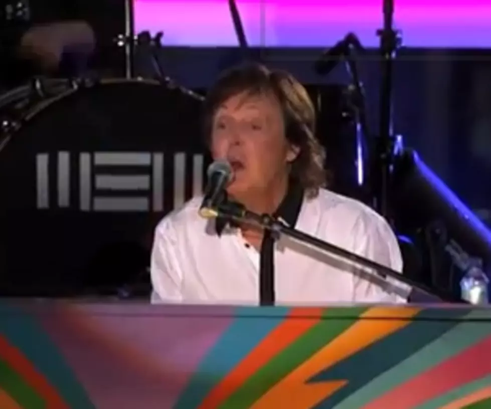 Surprise Performance Given By Paul McCartney in New York City&#8217;s Times Square