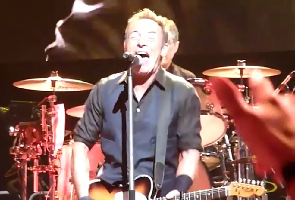 Springsteen Covers ‘Highway to Hell’ Live in Australia [VIDEO]