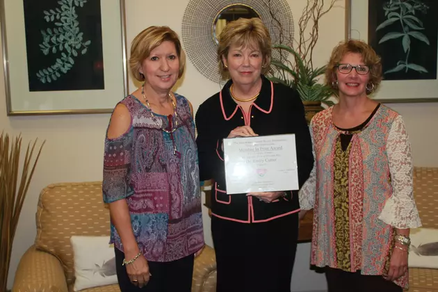 A&#038;M-Texarkana President Receives Delta Kappa Gamma Member in Print Award