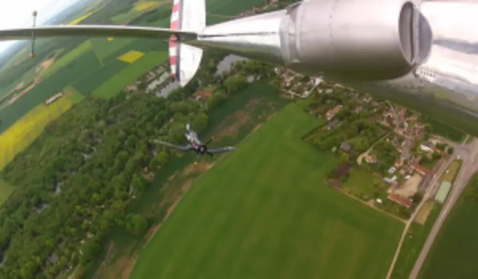 P-38 Lightning and F4U Corsair Flying Together In French Airshow [VIDEO]