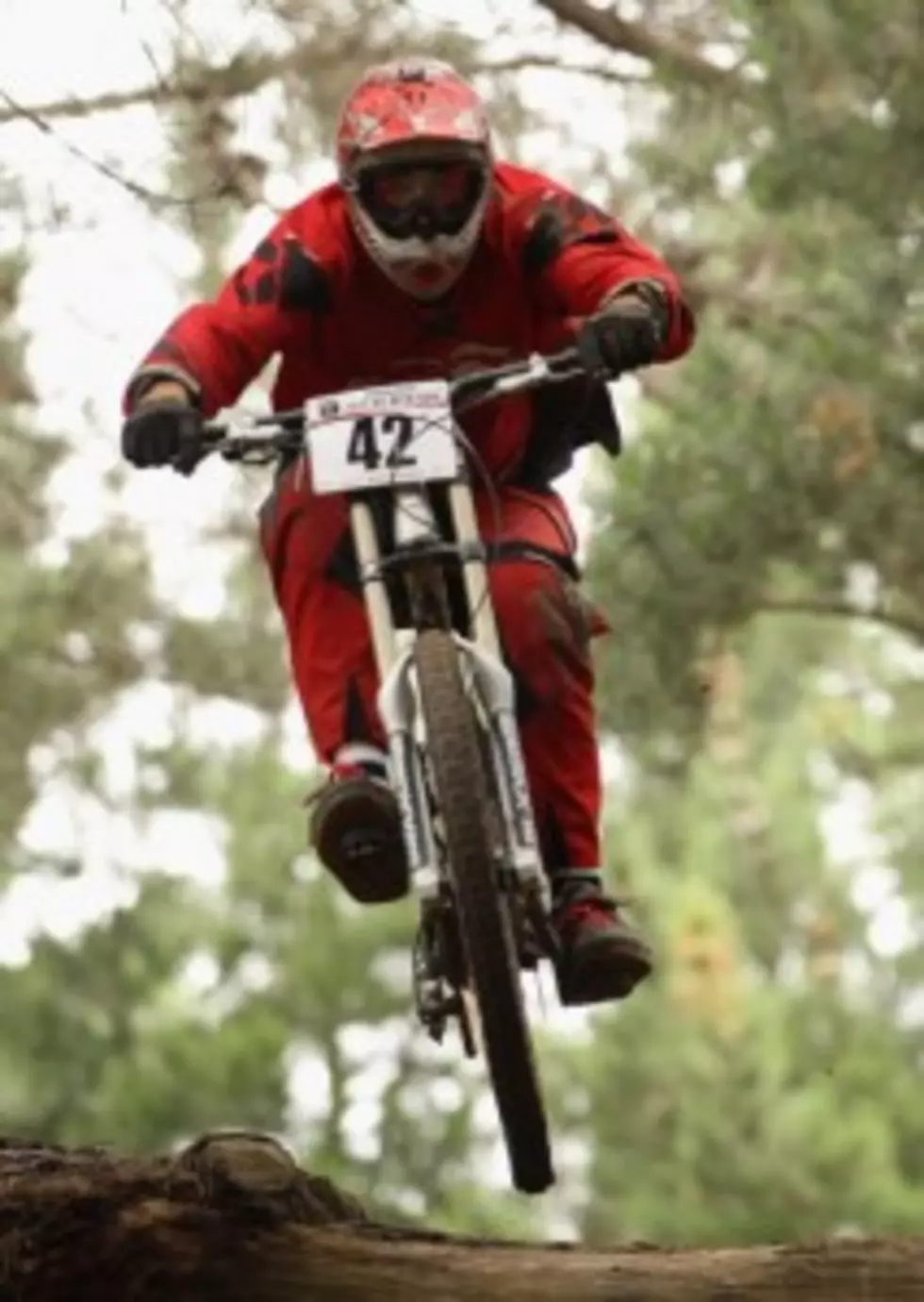Downhill Bicycle Race In Chile [Video]