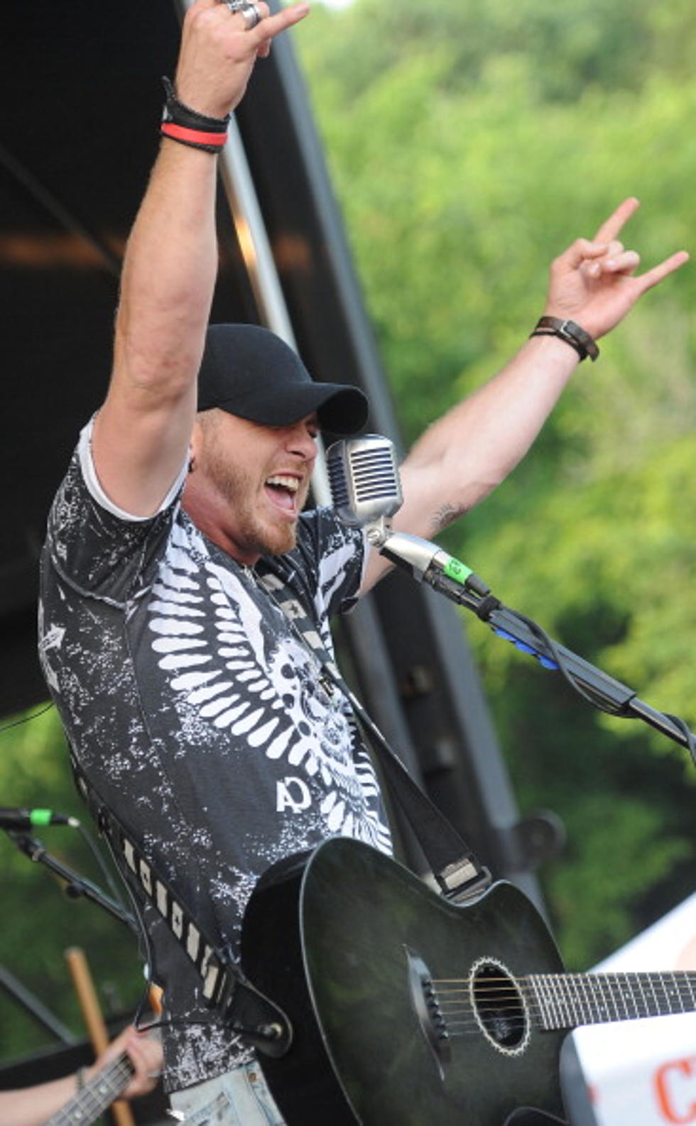 Brantley Gilbert Comes To Denim & Diamonds This Friday Night [VIDEO]