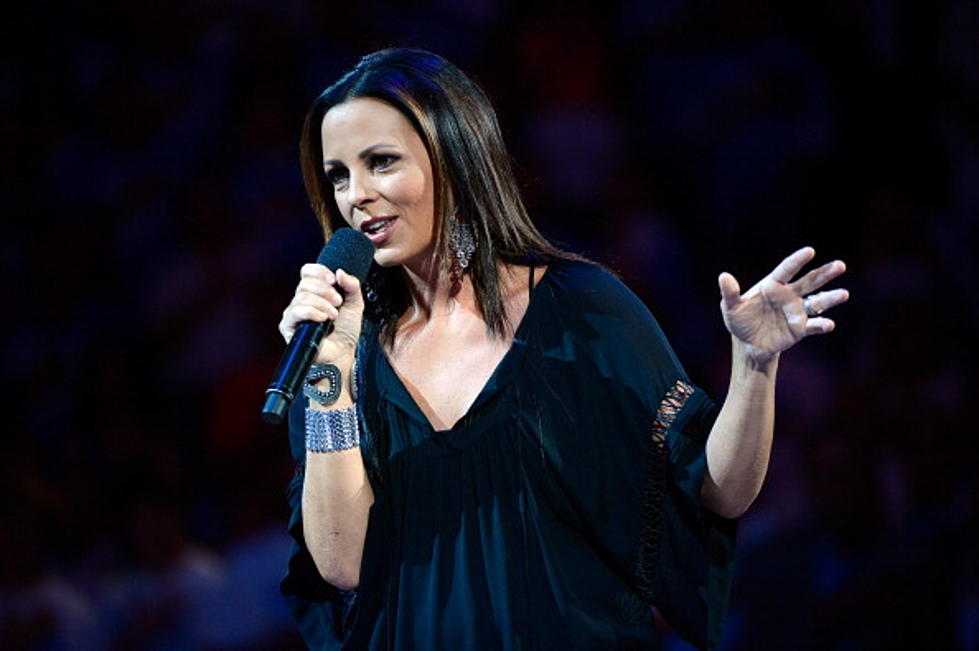 Sara Evans Sings at an All Star Game, Garth Brooks has Second Number 1 Hit + More – Today In Country Music History