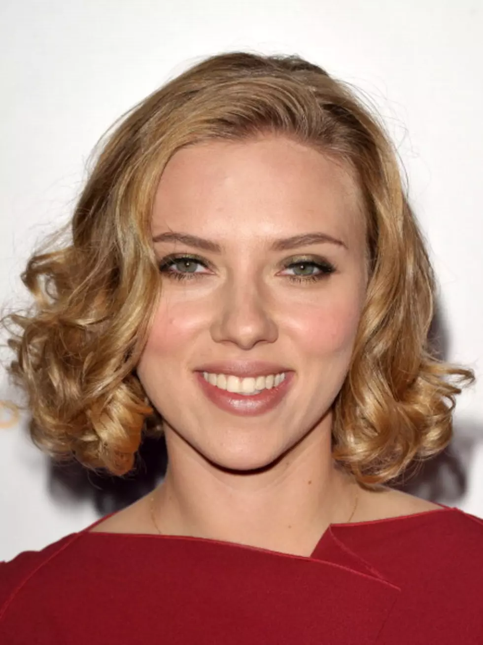 Scarlett Johansson Nude Pics Leaked By Cell Phone Hackers [NSFW LINKS]