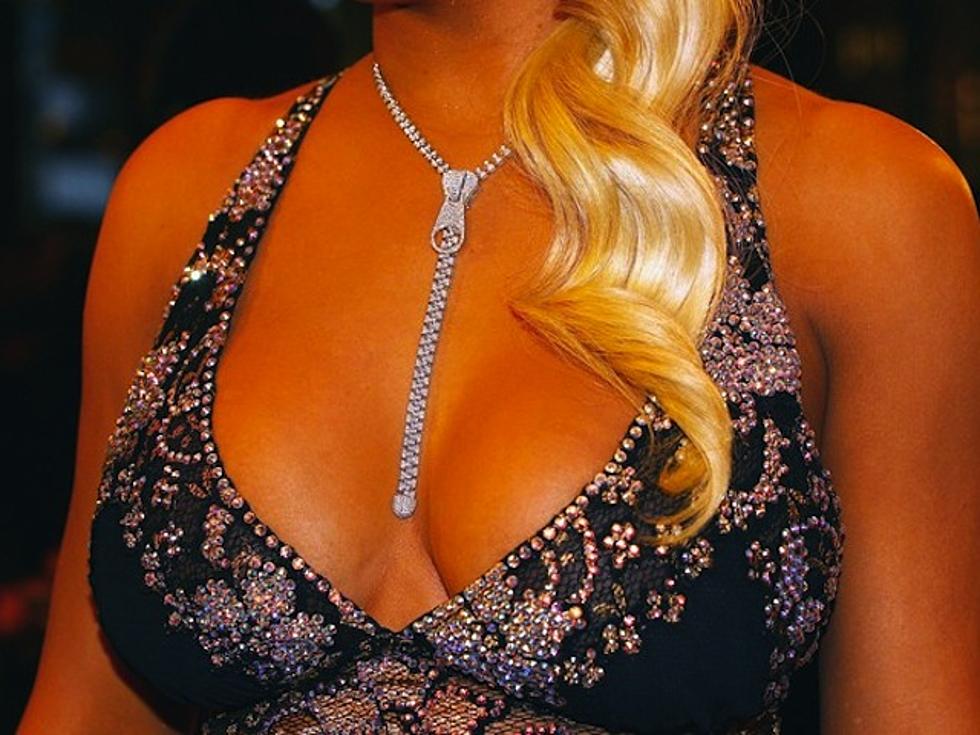 Necklaces So Large You Don’t Notice Cleavage — Morning Eyegasm [PICTURES]