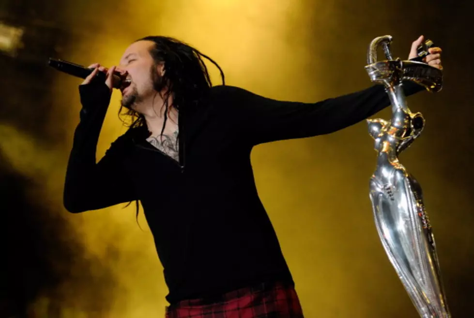 Watch Jonathan Davis Ghetto Record the Vocals for &quot;Sanctuary&quot; in a Hotel Room [VIDEO]