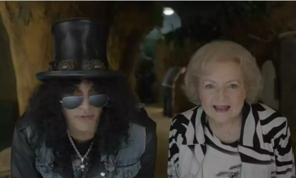 Slash and Betty White go to the Zoo. [VIDEO]