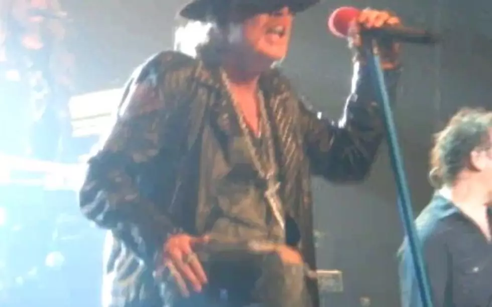 Watch Axl Rose’s Apology for Cancelling a Philly Show back in 2002 [VIDEO]