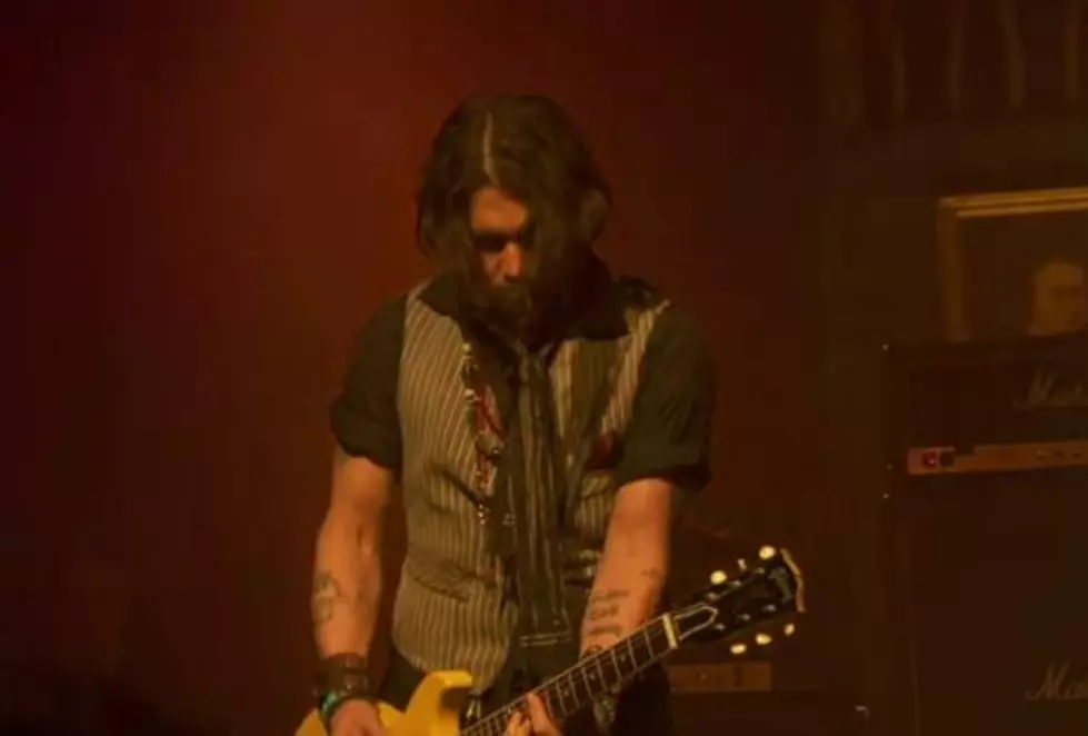 Johnny Depp Jams with Alice Cooper, Steven Tyler, Joe Perry and more at the "Dark Shadows" Premiere [VIDEO]