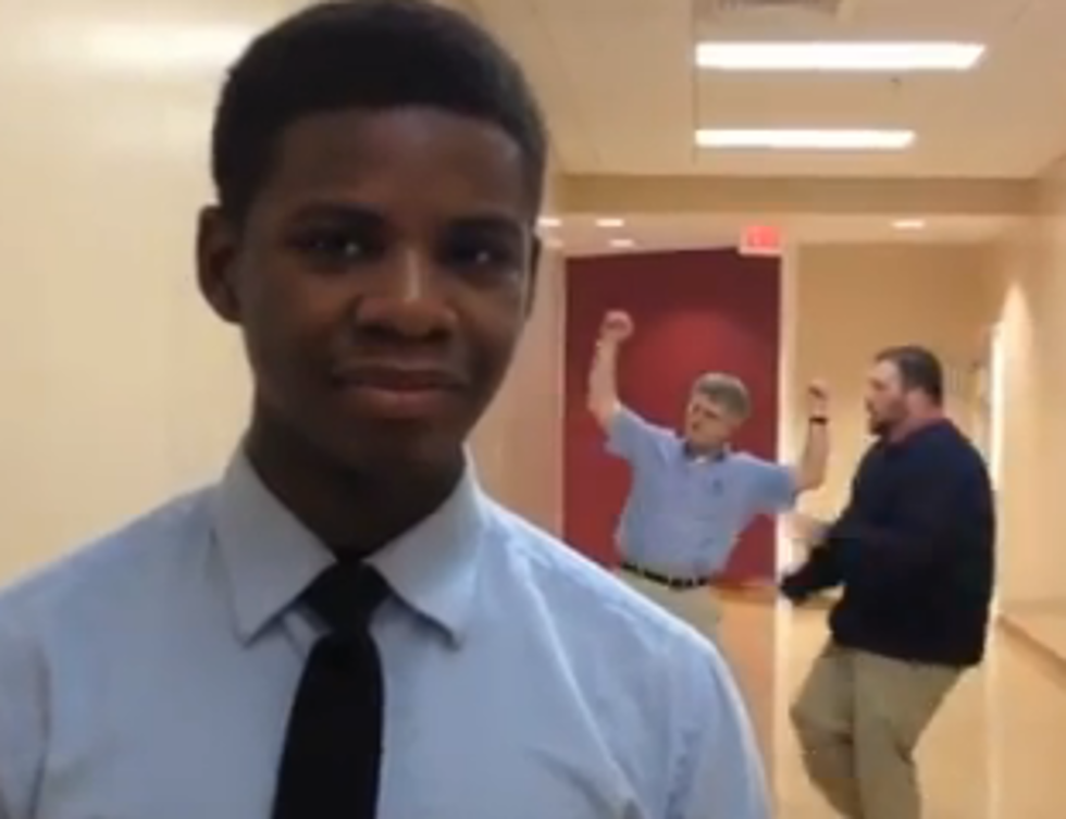 Viral Video – Teachers Dancing Behind Students [VIDEO]