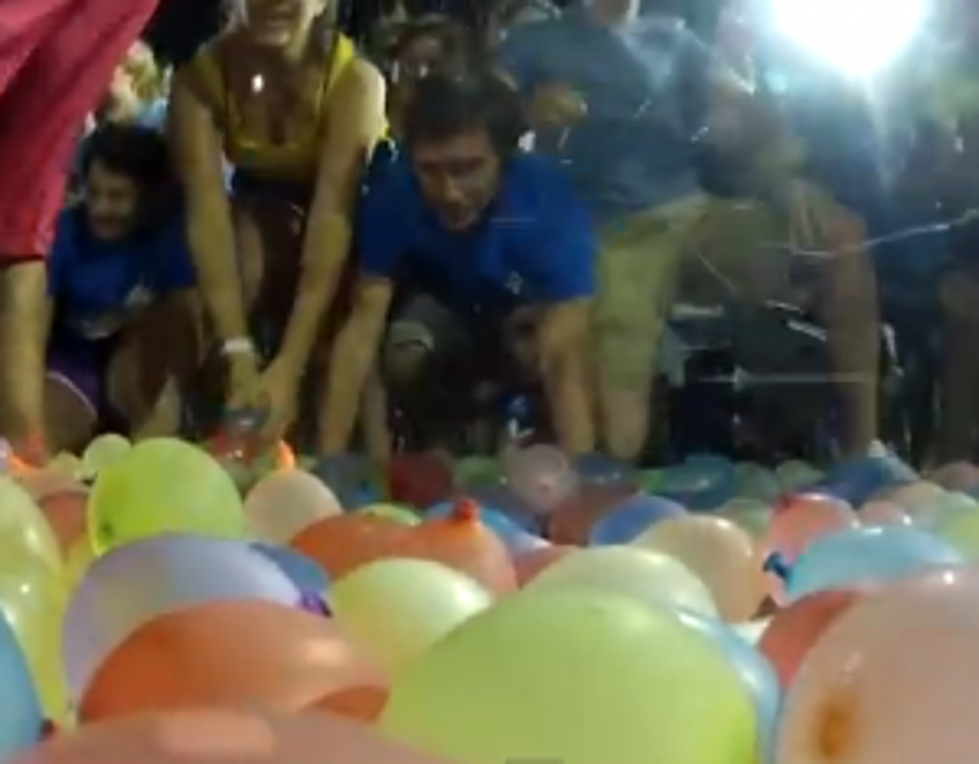 University of Kentucky Hosts World’s Largest Water Balloon Fight [VIDEO]
