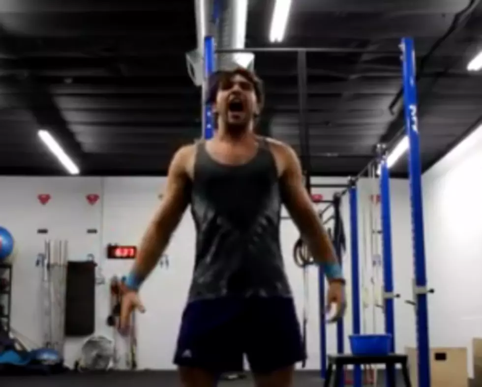 Hilarious Video Shows Perfect Example of How to Pick Up Women at the Gym [VIDEO]