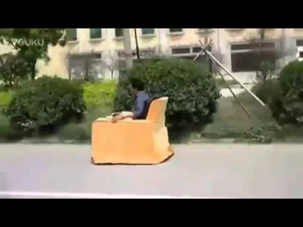 Chinese Man Mobilizes Recliner [VIDEO]