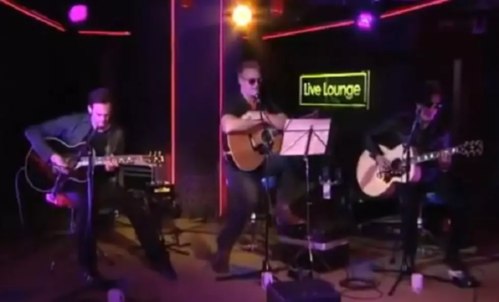 Queens of the Stone Age Perform On BBC’s Live Lounge