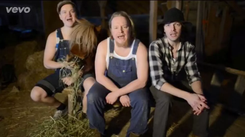 AC\DC Classic Gets Hillbillyfied [VIDEO]