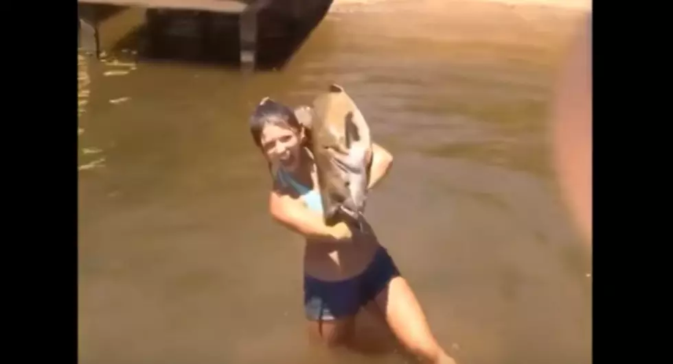 This Noodling Hottie is a Keeper [VIDEO]