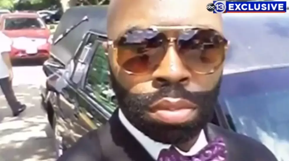 Texas Funeral Director Takes Selfies With Casket and Hearse After Funeral