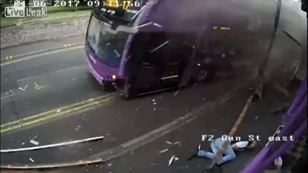 Toughest Dude on the Planet Hit by Bus, Gets Up and Walks Into Pub Like Nothing Happened [VIDEO]